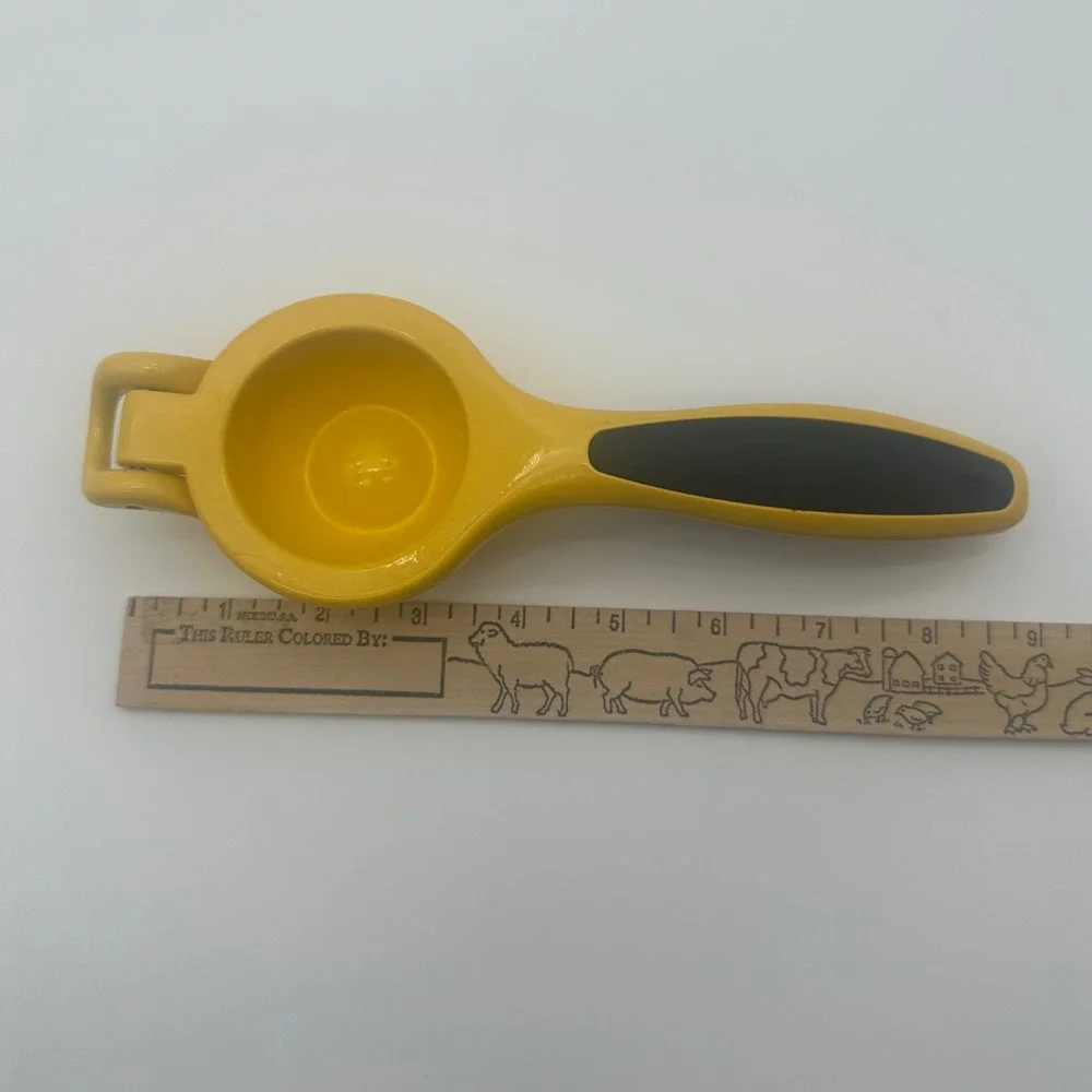 OXO Good Grips Citrus Squeezer Yellow Aluminum Hand Held Lemon Lime Juicer 9in